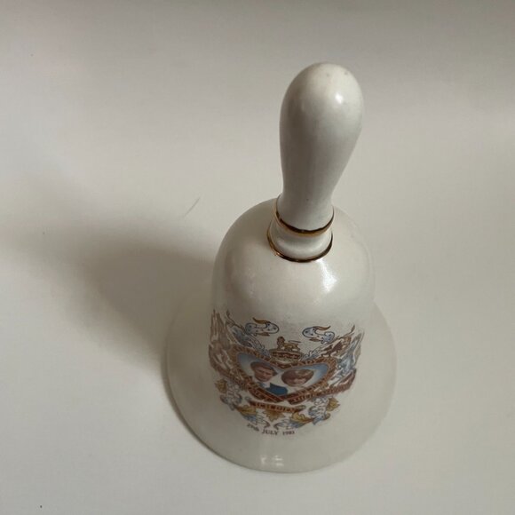 1981 Royal Wedding Commemorative Bell - Picture 7 of 9